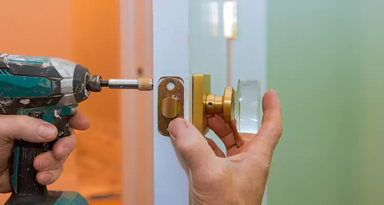 Broken Door Knob Fix in Jacksonville Beach, FL