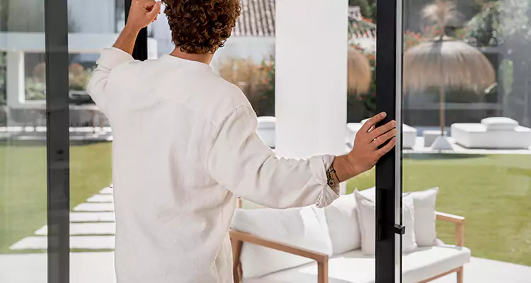 Sliding Screen Door Maintenance for Closing Issues in Jacksonville Beach, FL